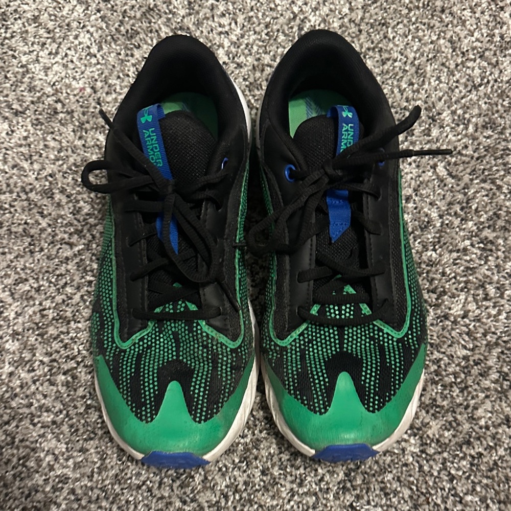 Boys Under Armour Scramjet Hypersonic Black and Green Athletic Shoes